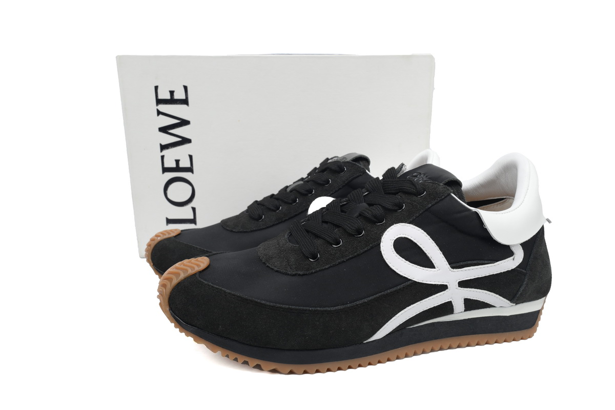  LOEWE Flow Runner Black and White