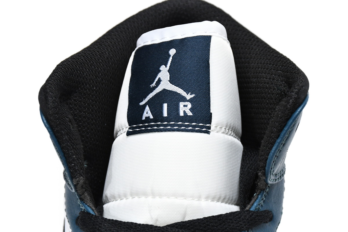Air Jordan 1 Mid Armory Navy 554724-411