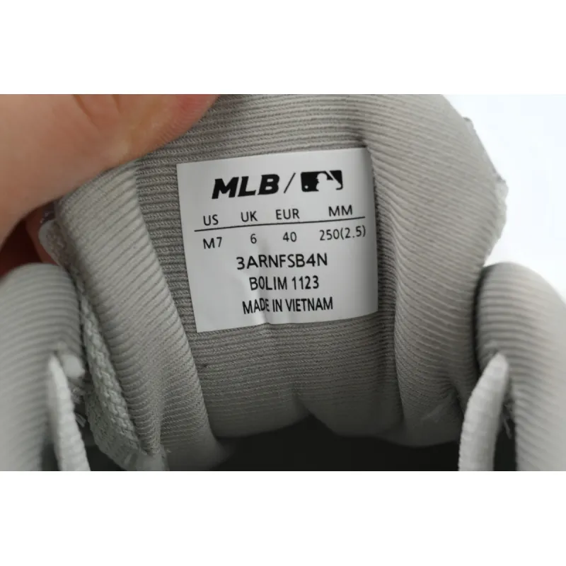 MLB Fast Ball Classic Monogram New York Yankees Sneakers  3ARNFSB4N-50SIS 
