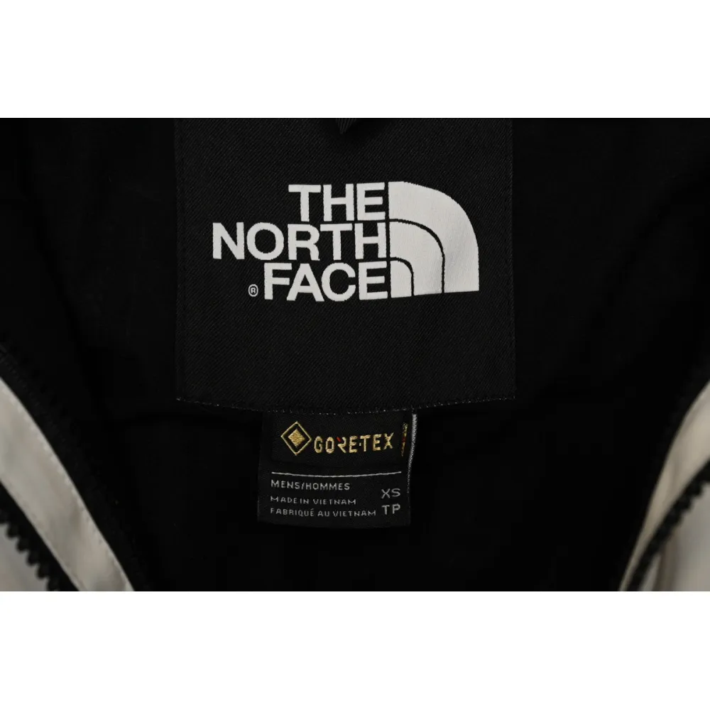  The North Face Black and Milk White Color Matching Jackets