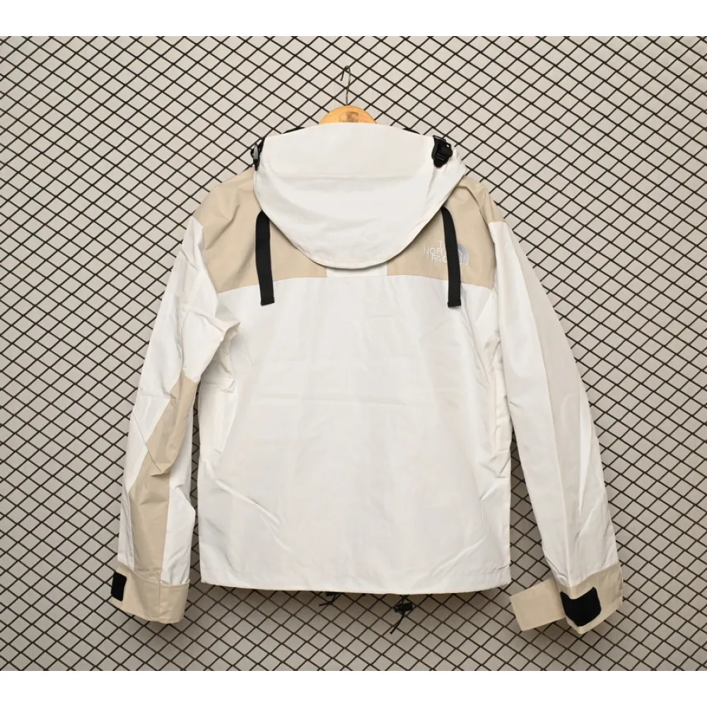  The North Face Black and Milk White Color Matching Jackets