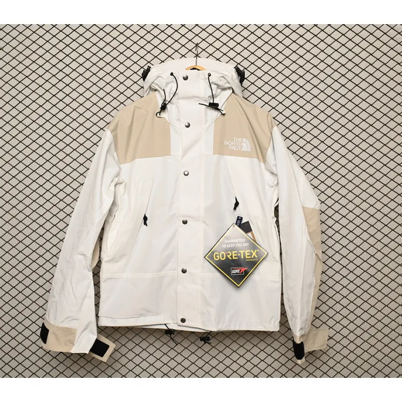  The North Face Black and Milk White Color Matching Jackets