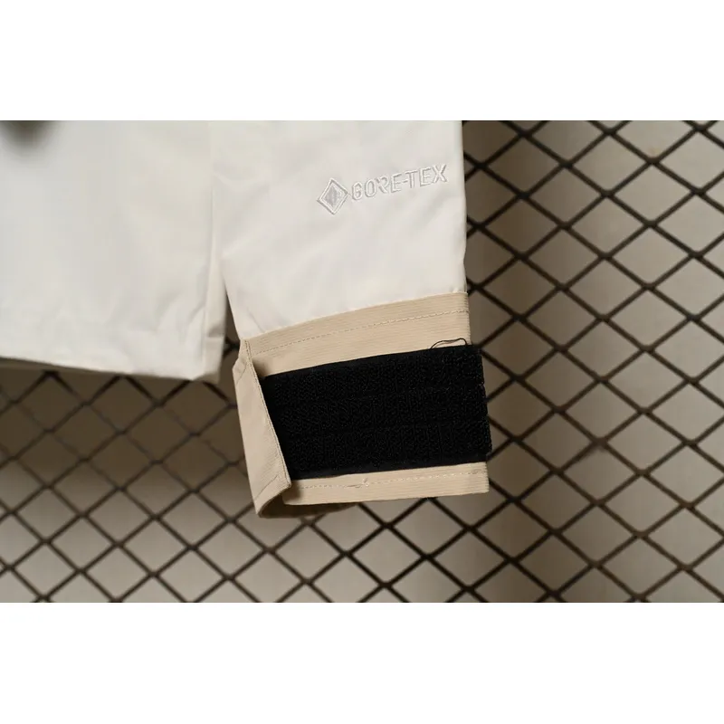  The North Face Black and Milk White Color Matching Jackets