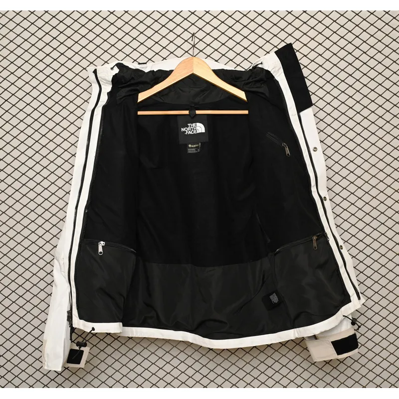  The North Face Black and Milk White Color Matching Jackets