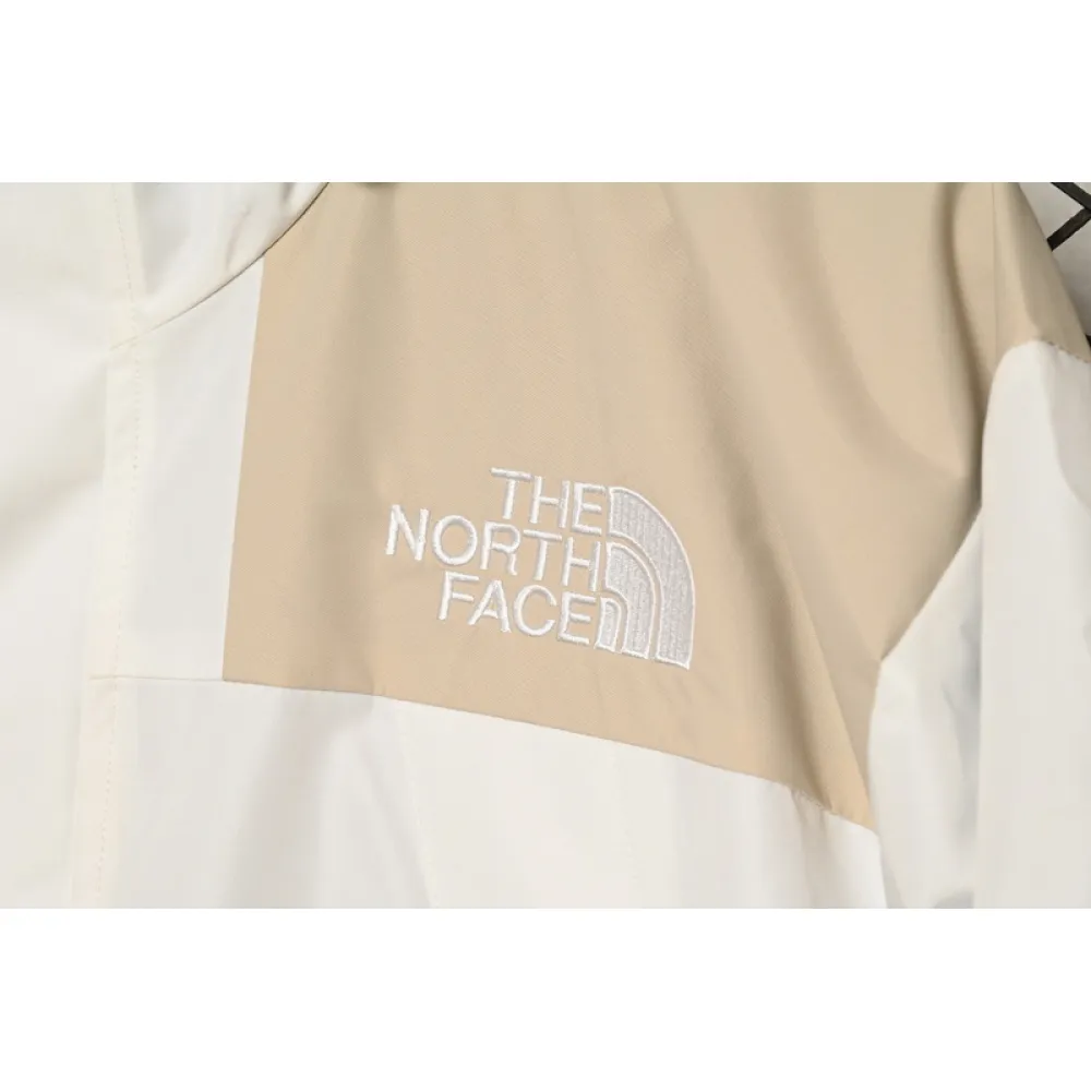  The North Face Black and Milk White Color Matching Jackets