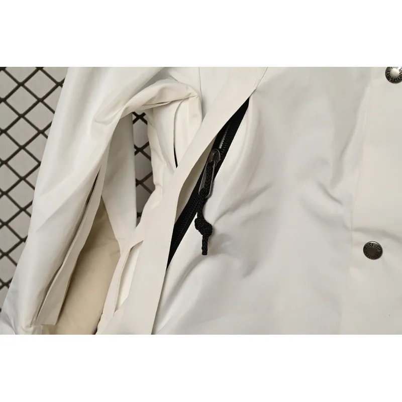  The North Face Black and Milk White Color Matching Jackets