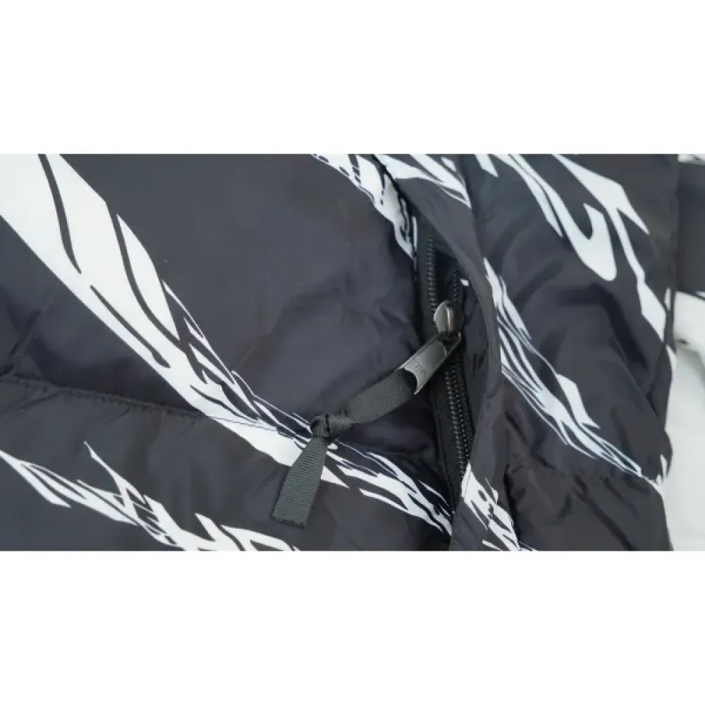  The North Face Splicing White And Black Zebra