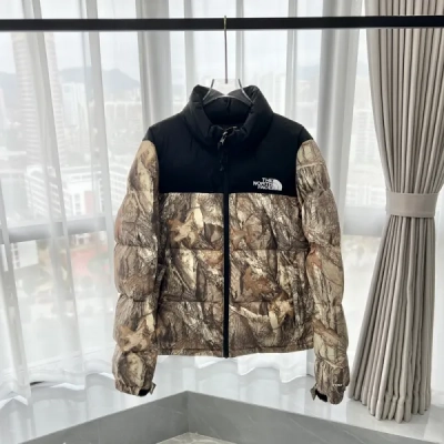  The North Face Splicing White And Maple Leaf 01