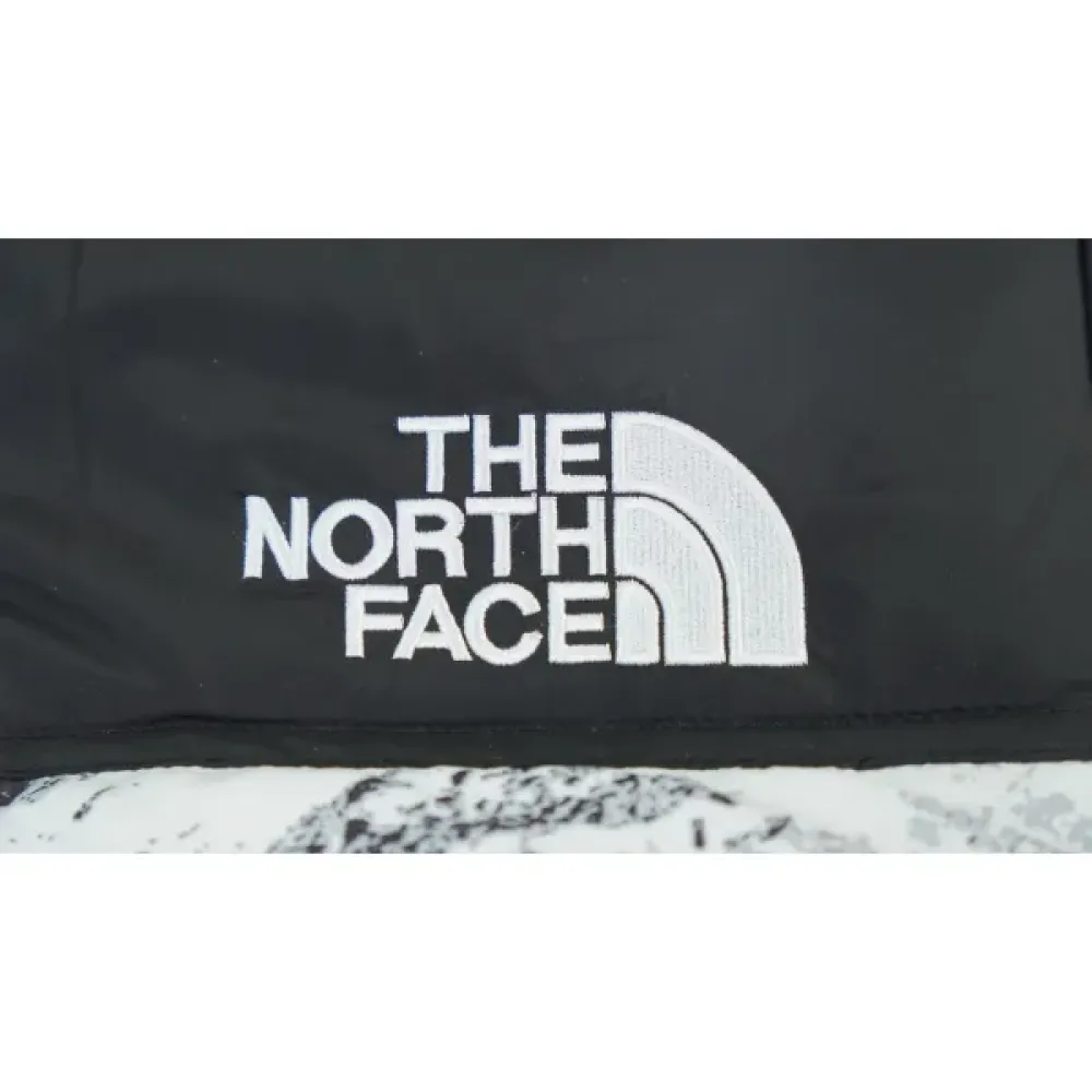  The North Face Splicing White And Snow Mountain