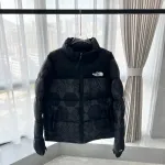 The North Face Splicing White And Black Paper Cuttings