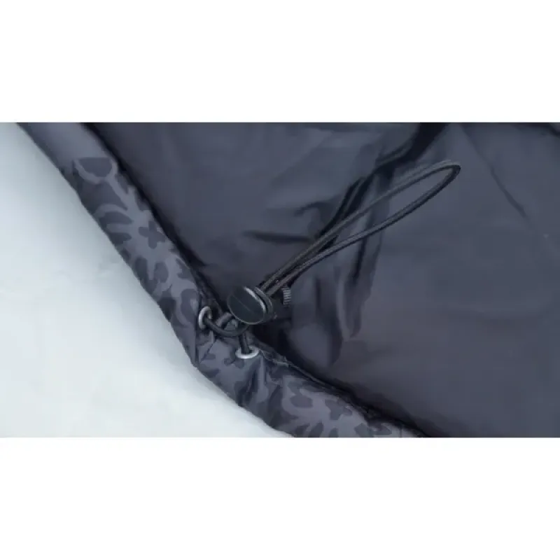 The North Face Splicing White And Black Paper Cuttings