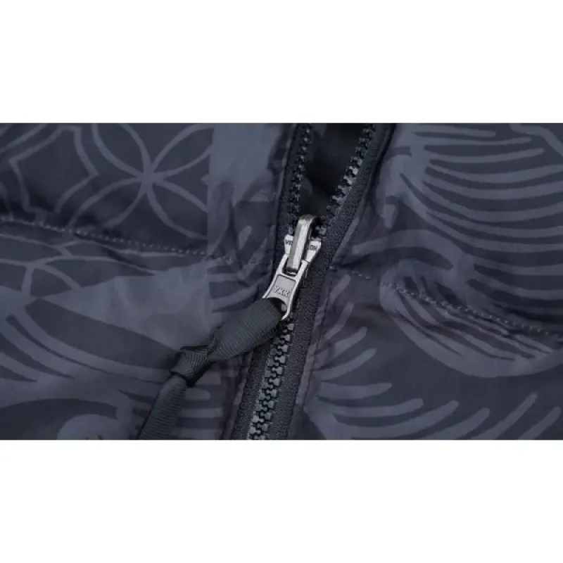 The North Face Splicing White And Black Paper Cuttings