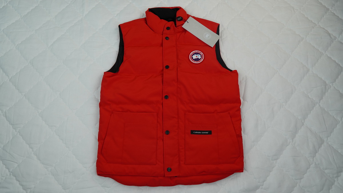 Can*a Go*e outdoor sports down vest red aa1bn