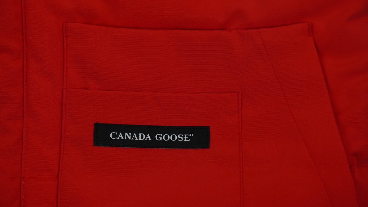 Can*a Go*e outdoor sports down vest red aa1bn