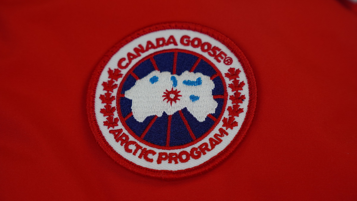 Can*a Go*e outdoor sports down vest red aa1bn