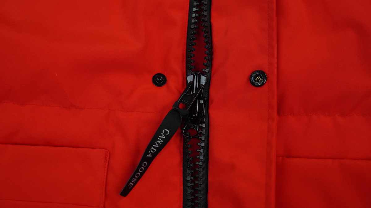 Can*a Go*e outdoor sports down vest red aa1bn