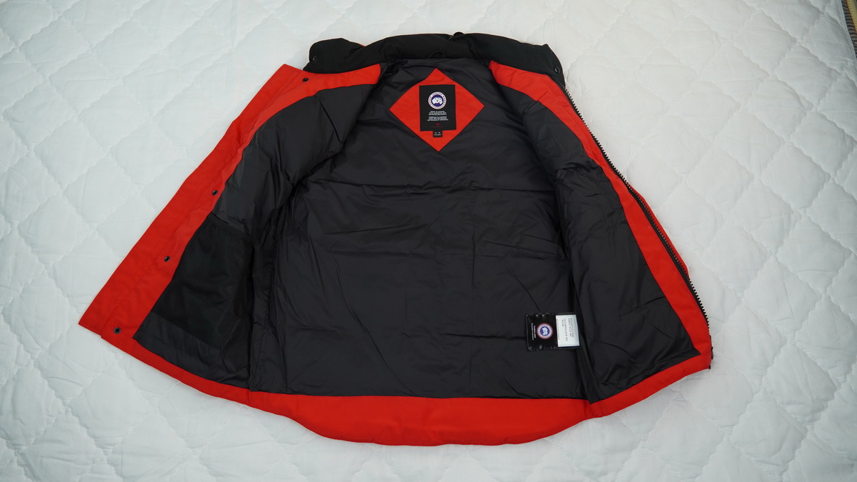 Can*a Go*e outdoor sports down vest red aa1bn