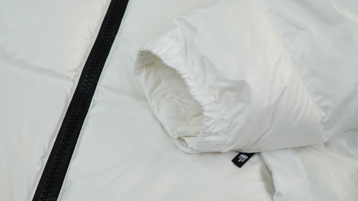 the n0*h F**e splicing white and white down jacket