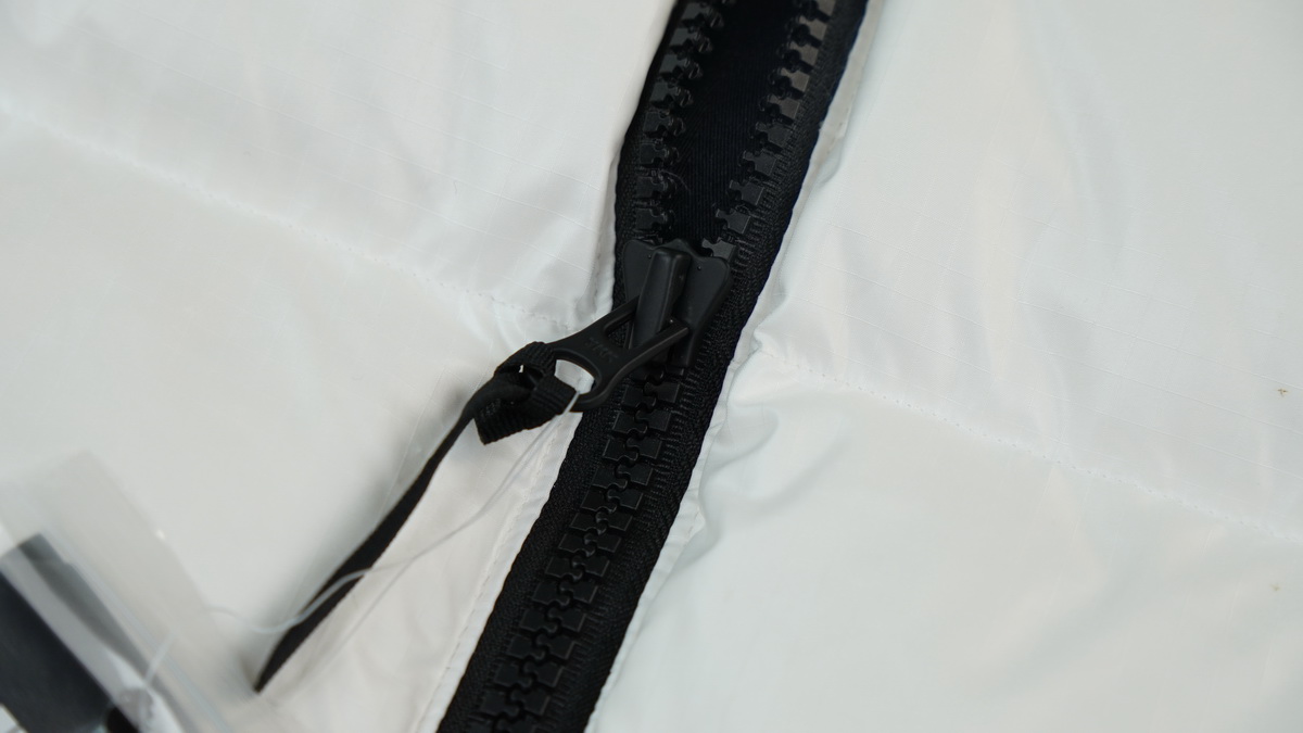the n0*h F**e splicing white and white down jacket