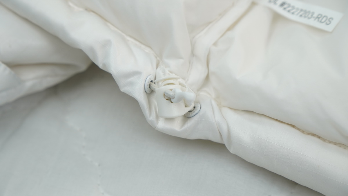 the n0*h F**e splicing white and white down jacket