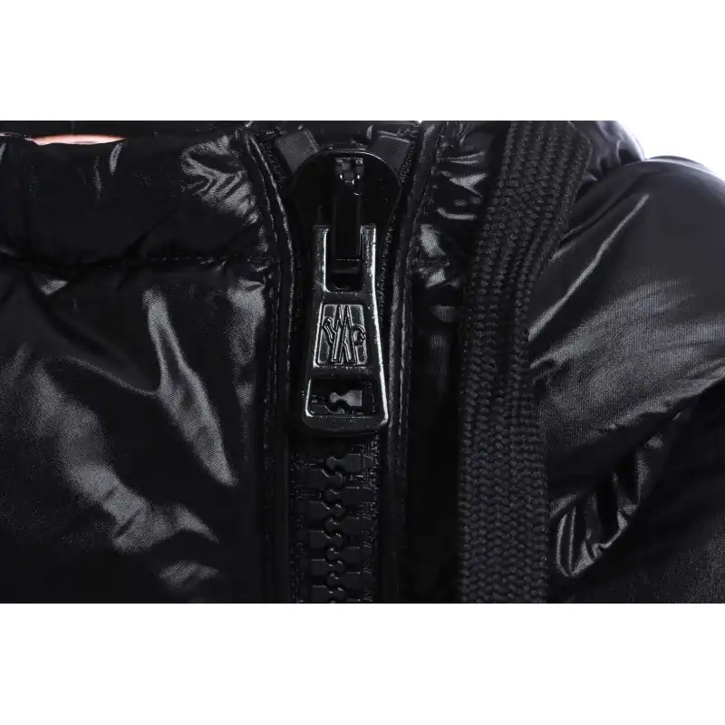 【Special Offer】Moncler Diagonal Zipper Pink Lined Down Jacket