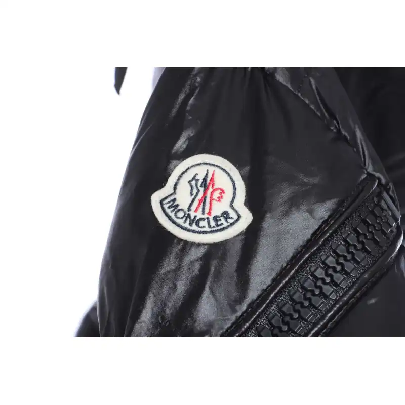 【Special Offer】Moncler Diagonal Zipper Pink Lined Down Jacket
