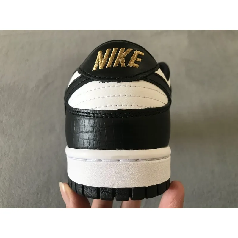 Nike SB Dunk Low Supreme x Nike Black Stars DH3228-102