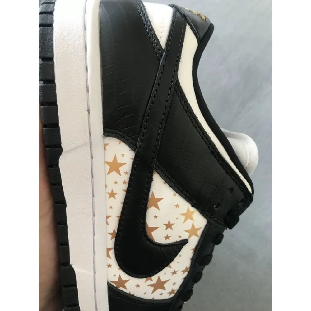 Nike SB Dunk Low Supreme x Nike Black Stars DH3228-102