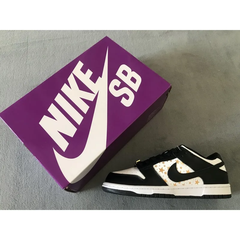 Nike SB Dunk Low Supreme x Nike Black Stars DH3228-102