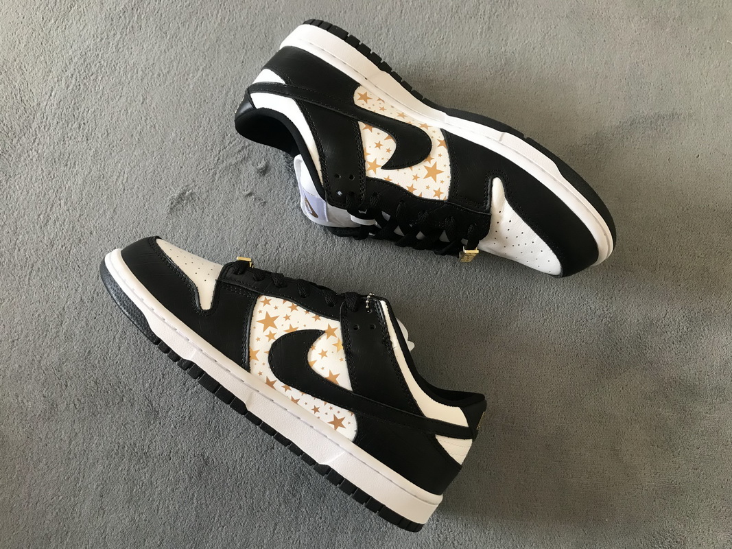 Nike SB Dunk Low Supreme x Nike Black Stars DH3228-102