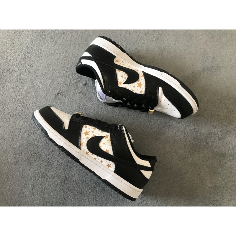 Nike SB Dunk Low Supreme x Nike Black Stars DH3228-102