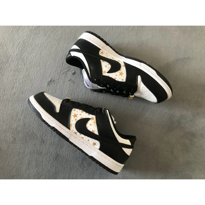 Nike SB Dunk Low Supreme x Nike Black Stars DH3228-102