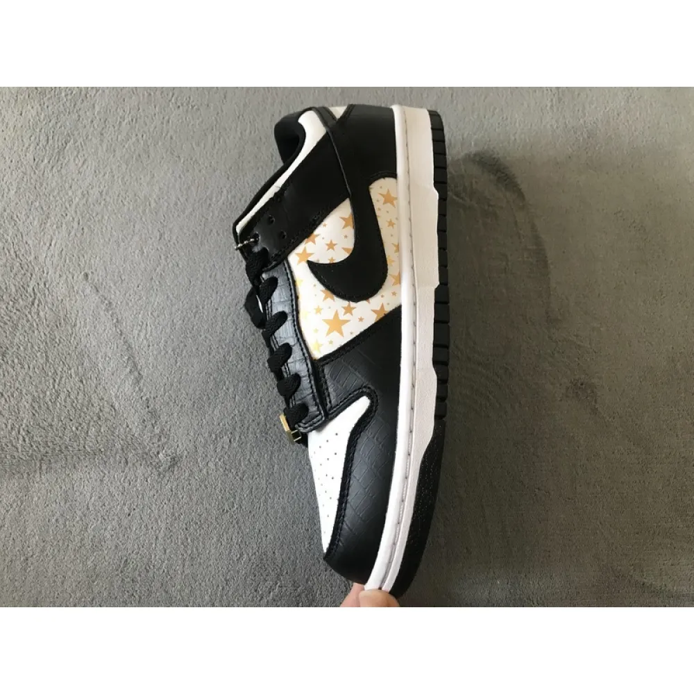 Nike SB Dunk Low Supreme x Nike Black Stars DH3228-102