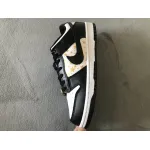 Nike SB Dunk Low Supreme x Nike Black Stars DH3228-102