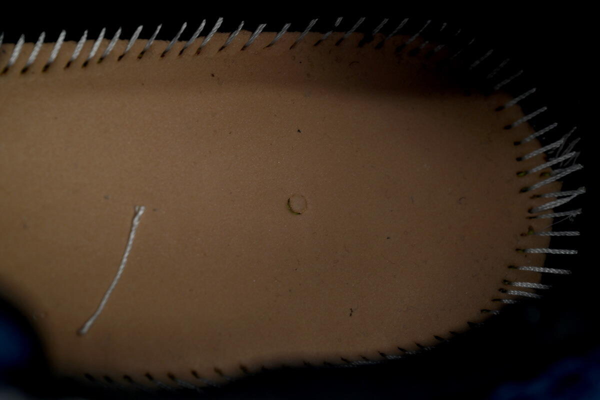 Balenciaga Runner Sneaker 'Gradient - Beige Navy' 772774 WRUNG 2410