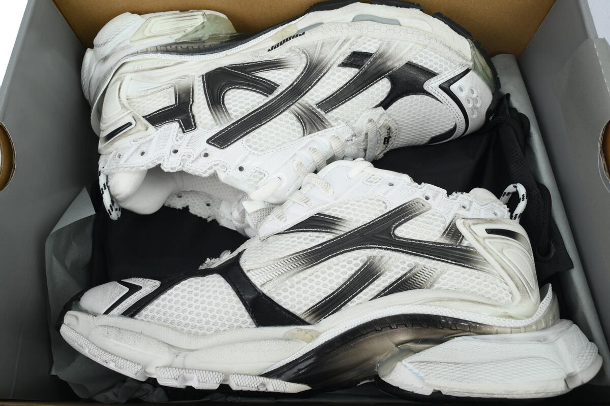 Balenciaga Runner Sneaker 'Gradient - White Black' 772774 WRUNG 9010