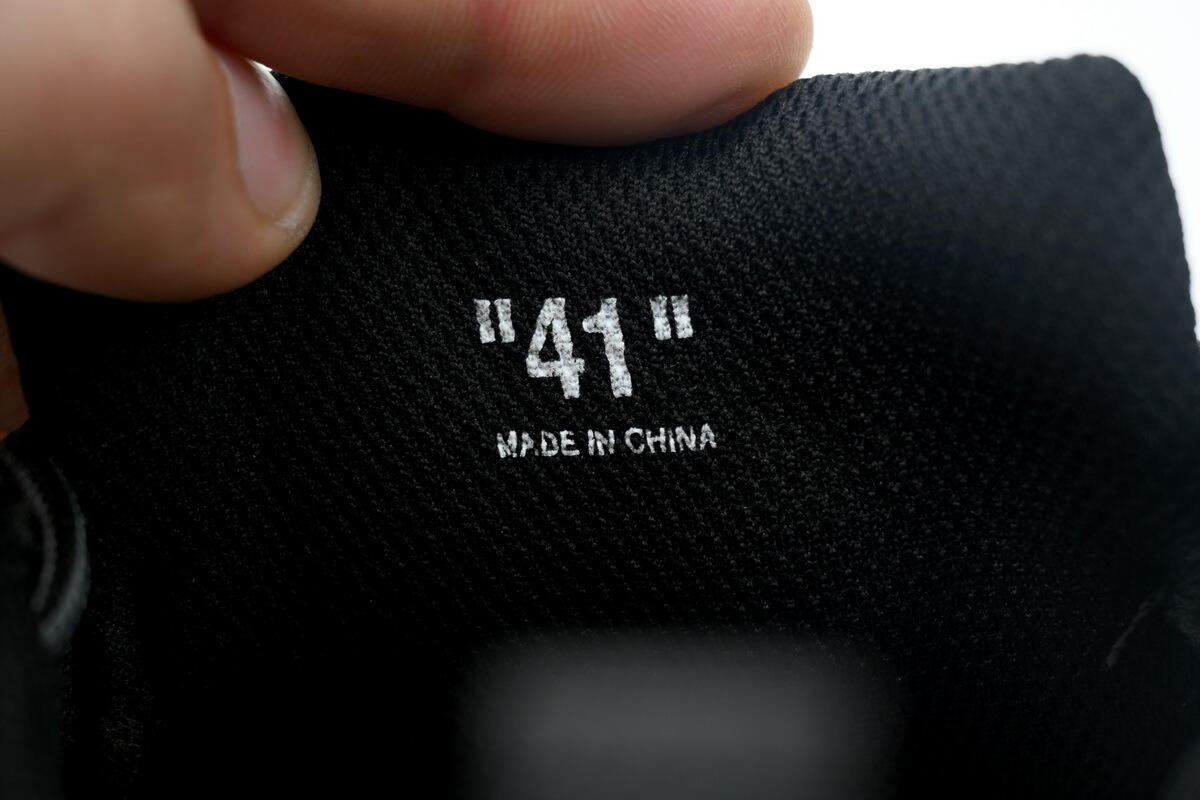 OFF-WHITE Out Of Black OMIA295C99 FAB00 11010