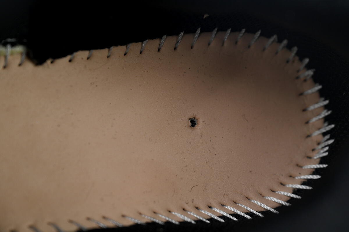 OFF-WHITE Out Of Black OMIA295C99 FAB00 11010