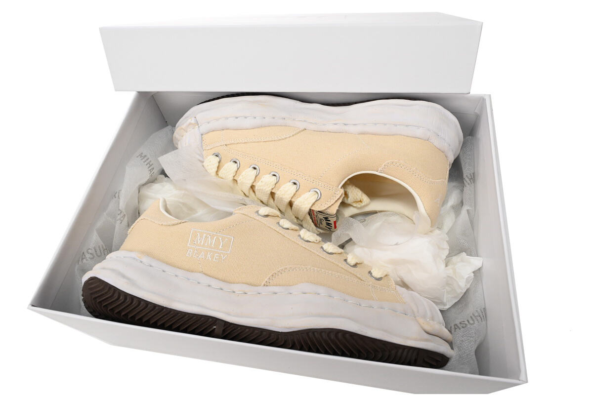 Maison Mihara Yasuhiro Blakey Puffer OG Sole Canvas Low Garment Dyed White A14FW739-WHT