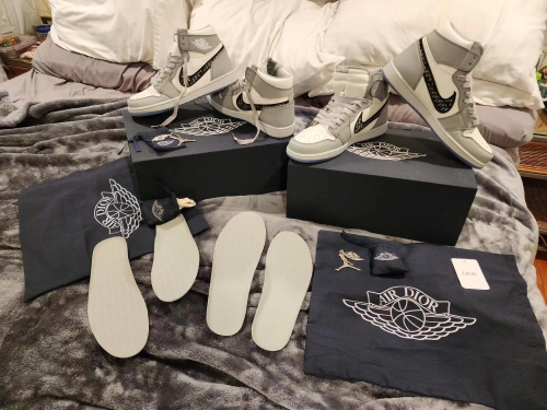 [Feedback] Received Three sneakers about Nike SB Dunk Low Blossom, Jordan 3 SP J Balvin Medellín Sunset and Jordan 1 High Dior- Real feedback from nicekicksmall customer