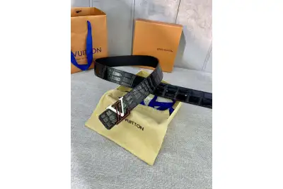 Louis Vuitton LV 40mm Belt 109759 02