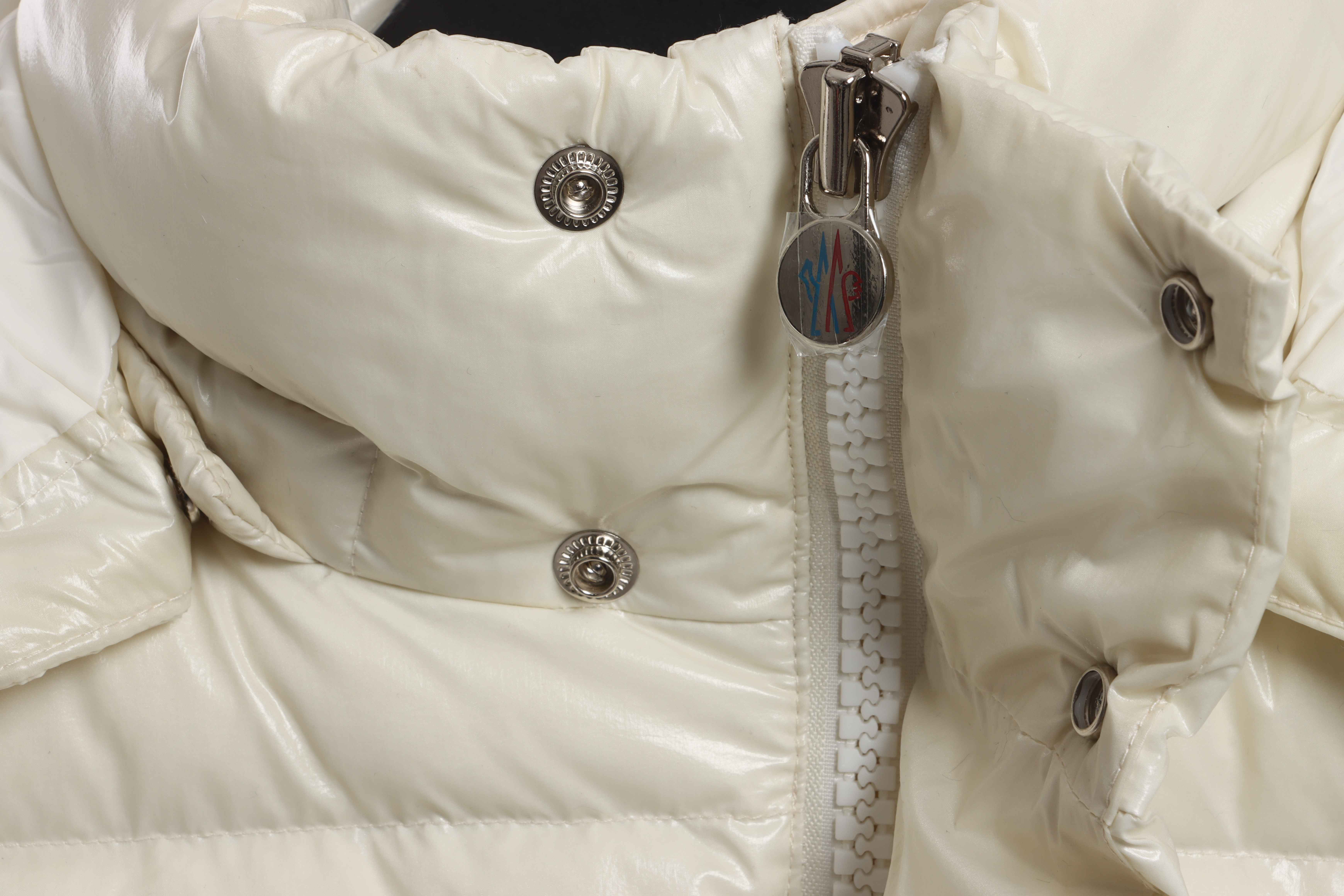 Moncler Maya 70 Short Down Jacket White