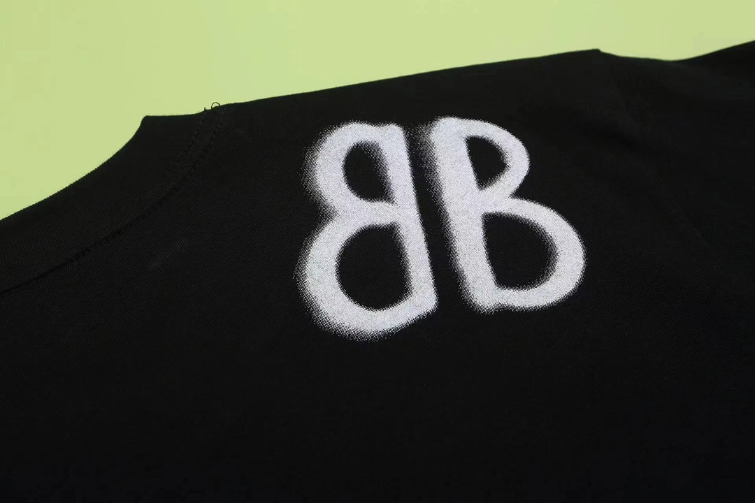 Gucci Logo T-Shirt 05