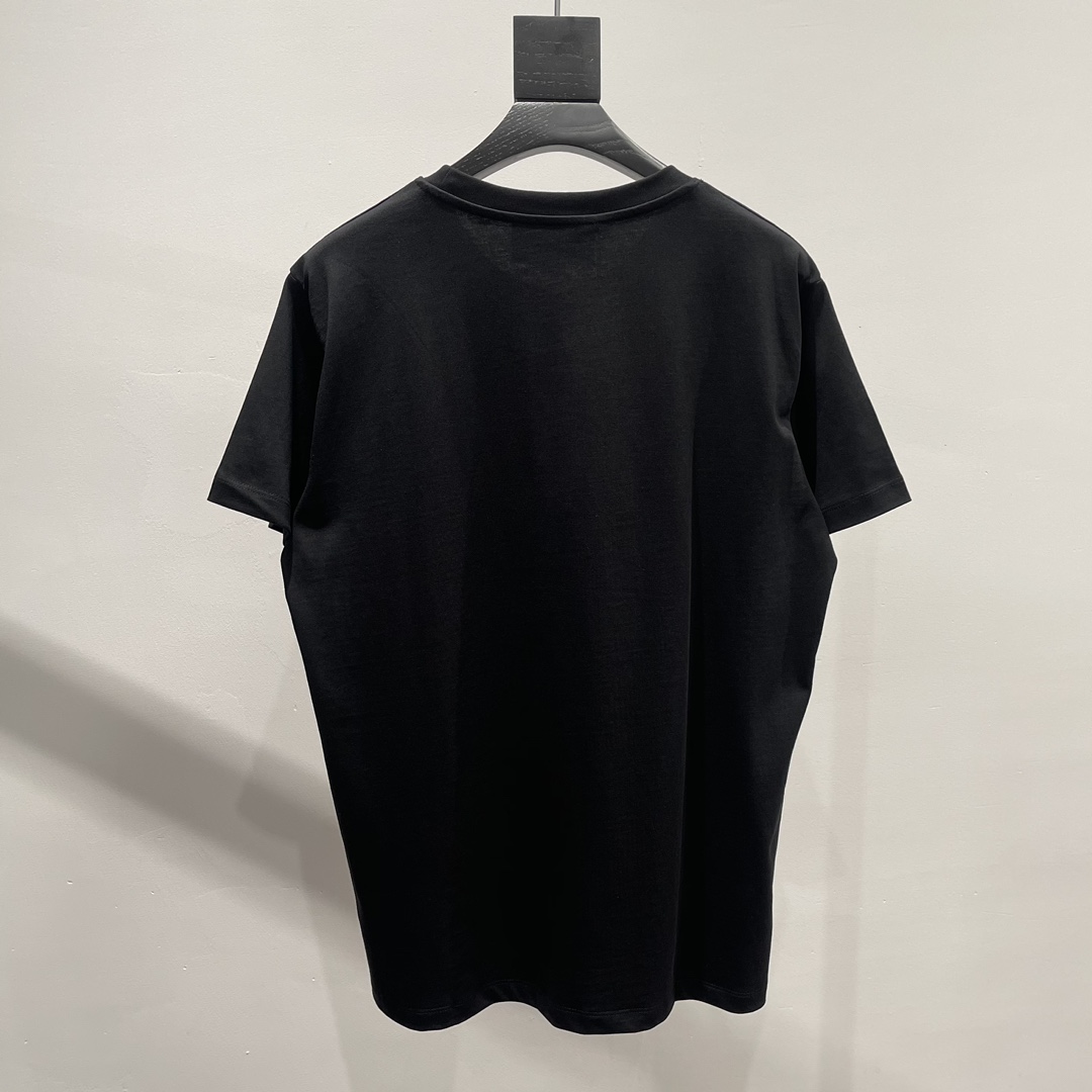 Gucci Logo T-Shirt 06