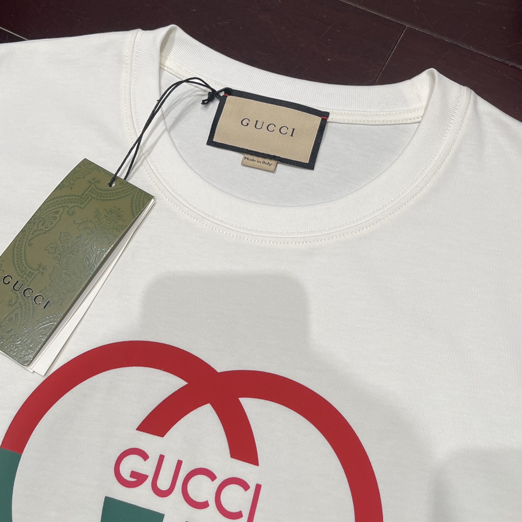 Gucci Logo T-Shirt 06