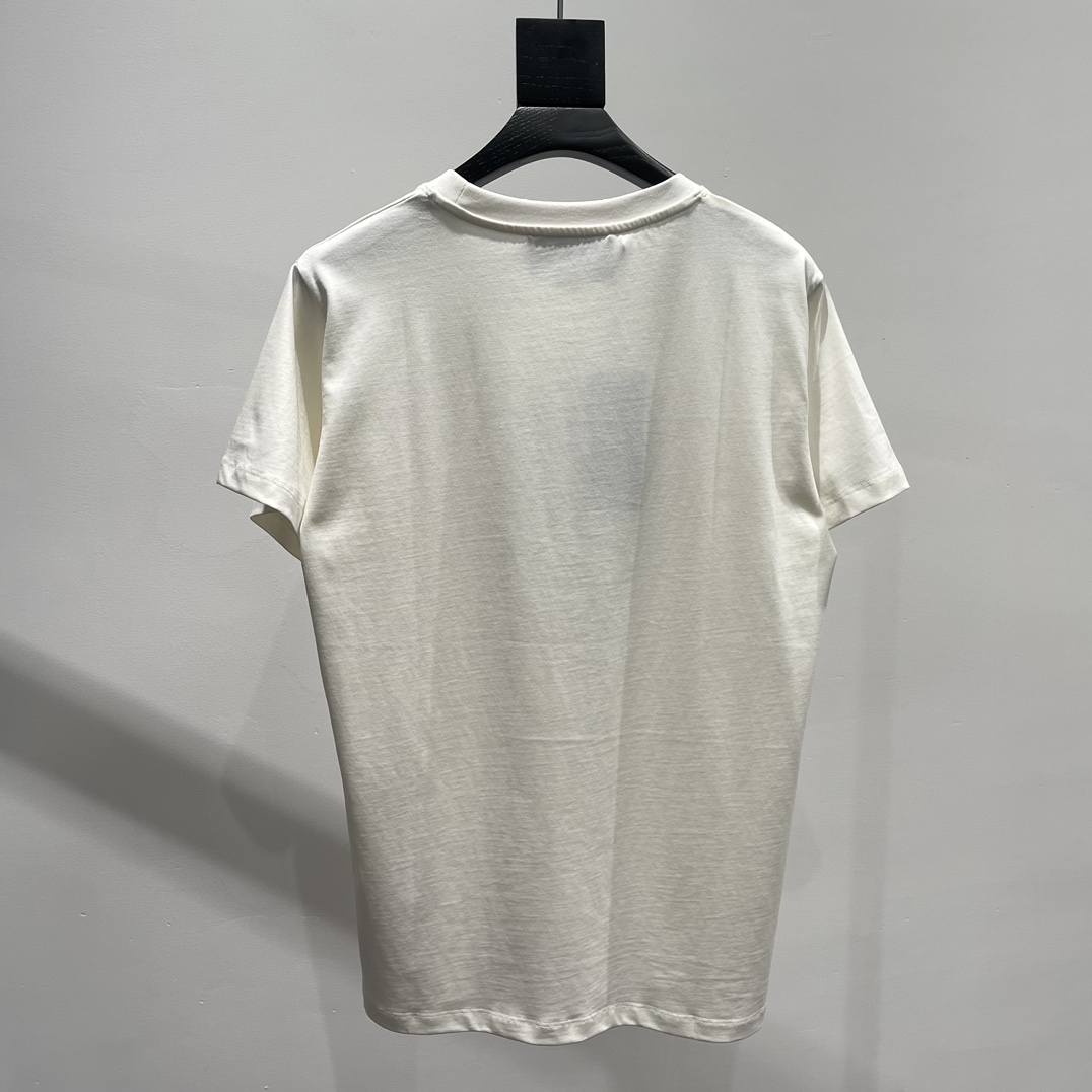 Gucci Logo T-Shirt 06