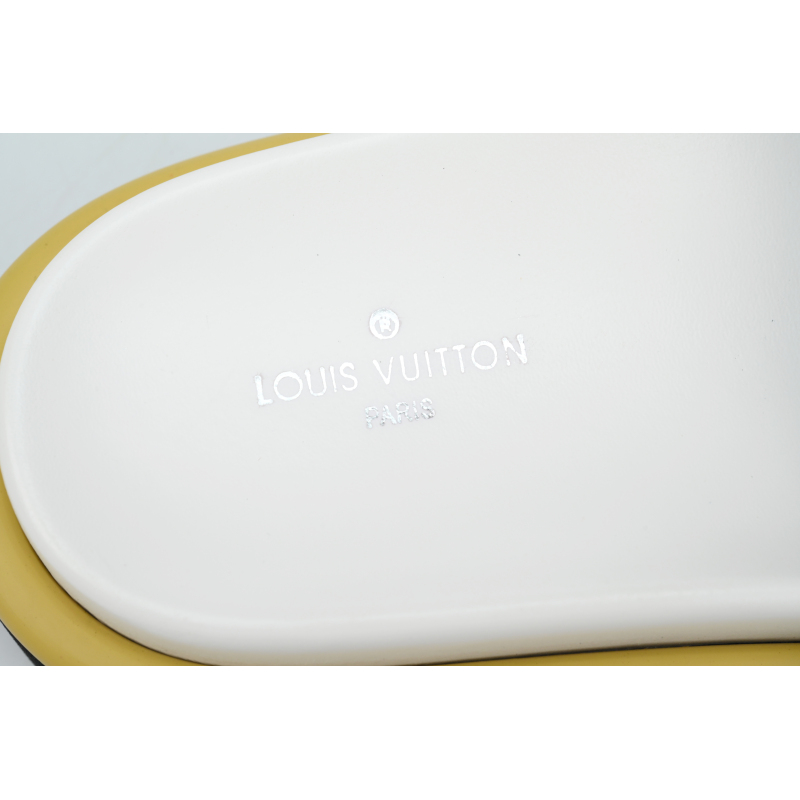 PK God Batch LOUIS VUITTON Pool Pillow Comfort White color grid