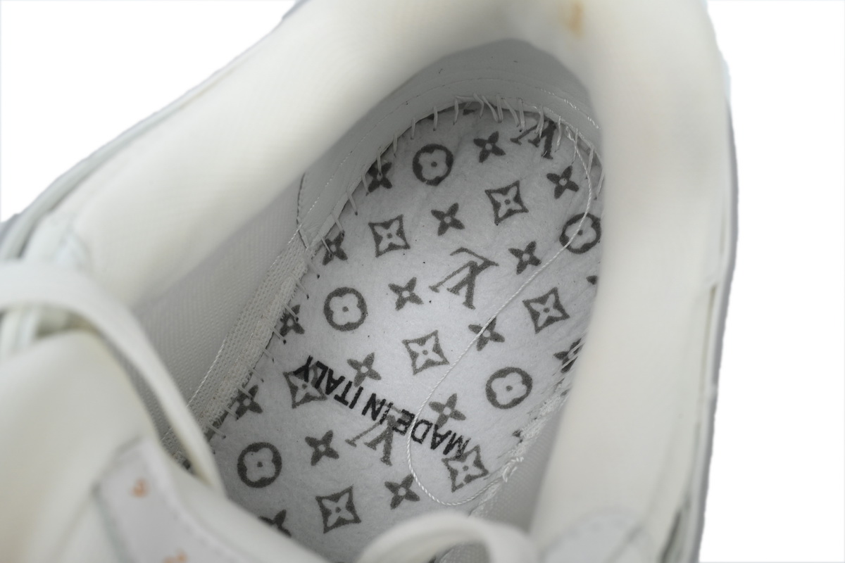 PK God Batch LOUIS VUITTON Trainer White cement