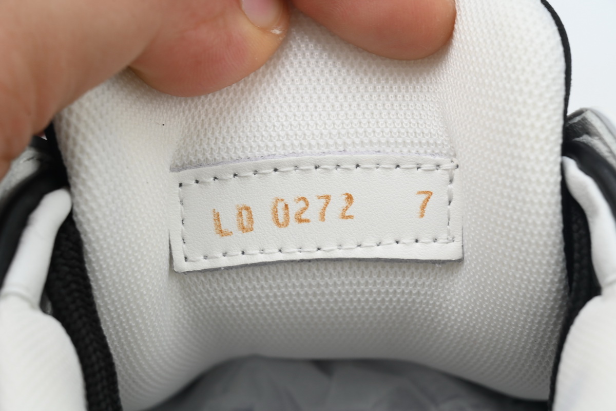 PK God Batch LOUIS VUITTON Trainer Black and gray