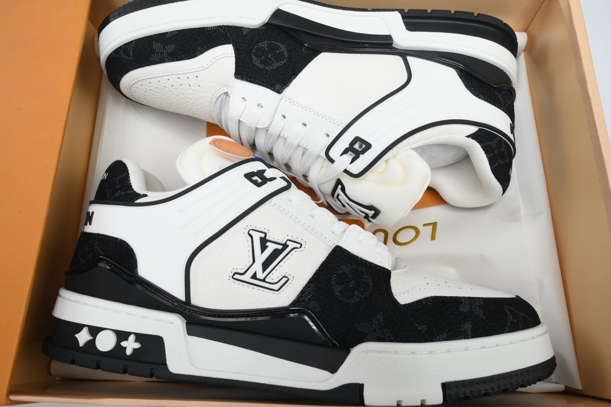 PK God Batch LOUIS VUITTON Trainer White and black